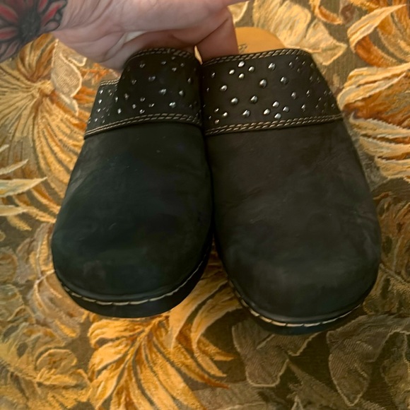 “BJORNDAL” studded slip proof clogs . Super cute for medical field - Picture 4 of 6